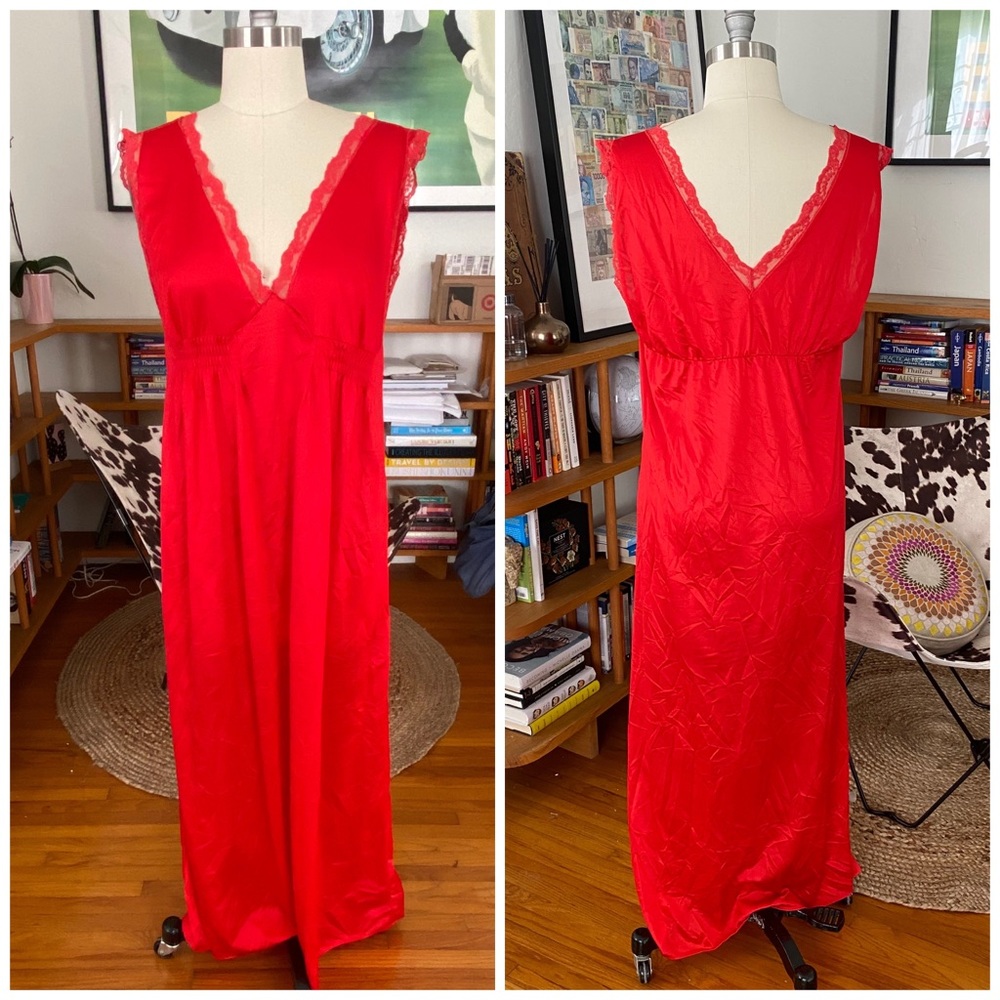 Vintage red nightgown M